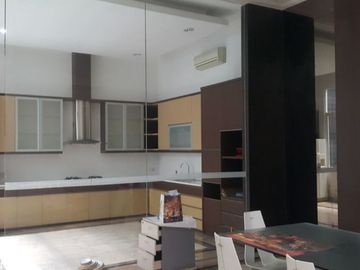 Dijual Rumah di Artha Gading Villa Minimalis Lux jalan utama