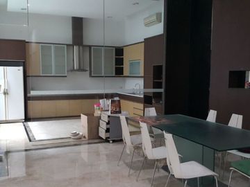 Dijual Rumah di Artha Gading Villa Minimalis Lux jalan utama