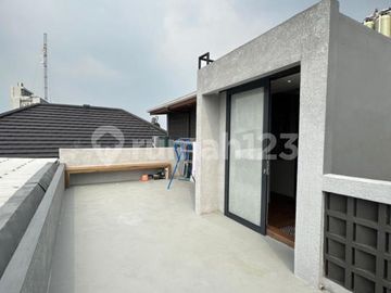 Rumah Modern 2 Lantai di Cinere Siap Huni Dekat Tol Desari
