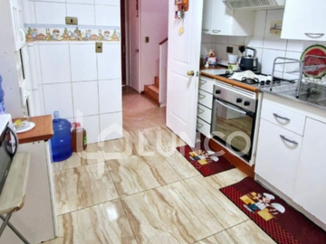 En Venta  Hermosa y Amplia Casa Esquina Estilo Alicante