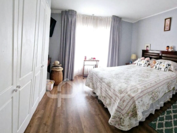 En Venta  Hermosa y Amplia Casa Esquina Estilo Alicante