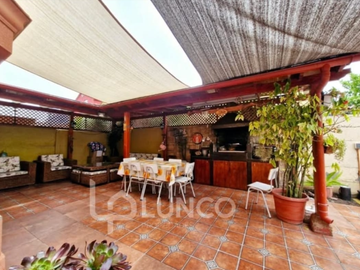 En Venta  Hermosa y Amplia Casa Esquina Estilo Alicante