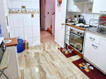 En Venta  Hermosa y Amplia Casa Esquina Estilo Alicante