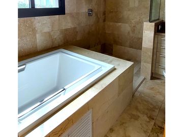 Se vende apartamento en Santa María, Ph Valery Point