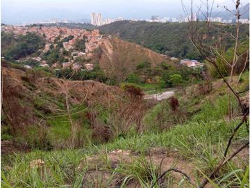 SE VENDE LOTE URBANO DE 6 HECTREAS GIRON