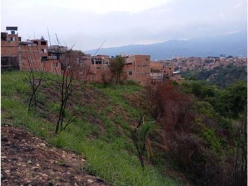 SE VENDE LOTE URBANO DE 6 HECTREAS GIRON