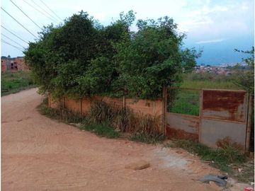 SE VENDE LOTE URBANO DE 6 HECTREAS GIRON