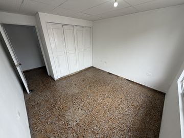 apartamento en arriendo en urbanización la flora. Cod A432
