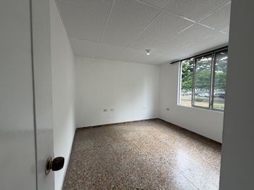 apartamento en arriendo en urbanización la flora. Cod A432