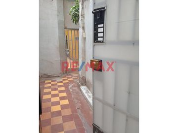 ✨ ¡Oportunidad única en Chiclayo! ✨

🏡 Presentamos esta magnífica casa de 4 pisos ubicada en el corazón del vibrante distrito de Chiclayo. Con una d