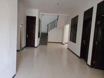 Murah Dijual Rumah Wisma Permai Dekat Galaxy Mall, Burger Up, Merr Harga 2 M an