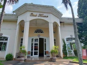 Rumah Ciputat salam Perumahan Mewah Fasilitas Kolam Renang