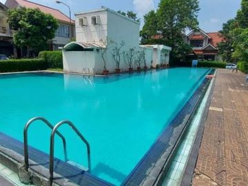 Rumah Ciputat salam Perumahan Mewah Fasilitas Kolam Renang