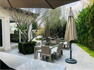 Preciosa Casa en El Refugio Cochera, 3 Recamaras, 3 Baños, Jardín, Alberca