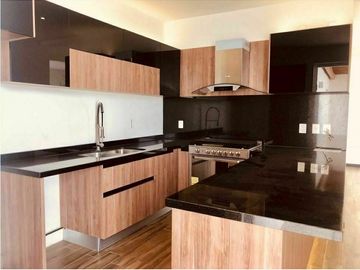 Preciosa Casa en El Refugio Cochera, 3 Recamaras, 3 Baños, Jardín, Alberca