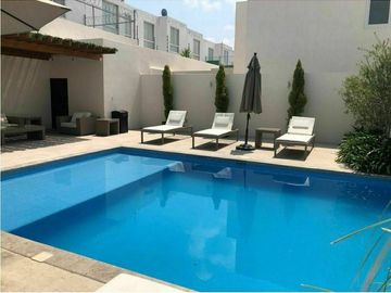Preciosa Casa en El Refugio Cochera, 3 Recamaras, 3 Baños, Jardín, Alberca