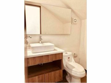 Preciosa Casa en El Refugio Cochera, 3 Recamaras, 3 Baños, Jardín, Alberca