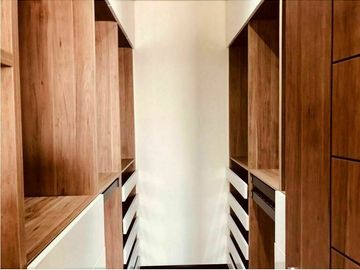 Preciosa Casa en El Refugio Cochera, 3 Recamaras, 3 Baños, Jardín, Alberca