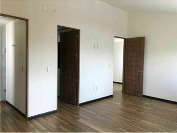 Preciosa Casa en El Refugio Cochera, 3 Recamaras, 3 Baños, Jardín, Alberca