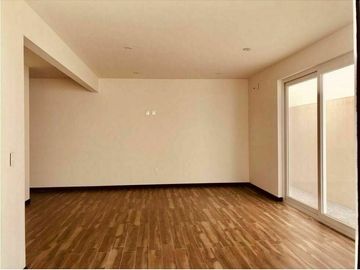 Preciosa Casa en El Refugio Cochera, 3 Recamaras, 3 Baños, Jardín, Alberca