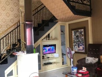 Dijual rumah classic perumahan griya indah Menganti surabaya