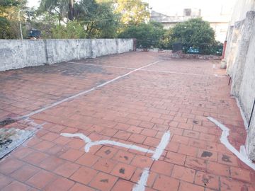 CASA 3 AMB CON LOCAL Y GARAJE PASANTE