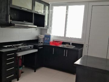 Rumah 2 Kavling Halaman Luas & Gazebo Di Deltamas – Dekat AEON