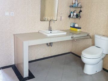 Rumah 3 Lantai Kelapa Gading SHM Cocok Untuk Usaha Dan Hunian