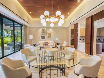 Casa con alberca privada, en residencial de lujo con campo de golf y casa club c