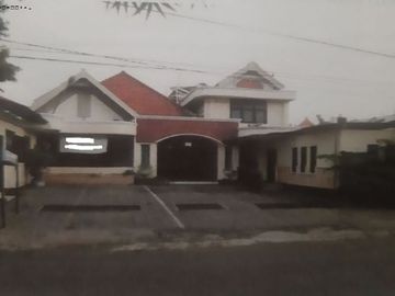 Rumah Usaha jalan Lombok Hadap utara Listrik 2200watt