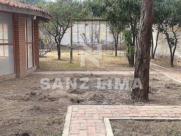 EL CHINACO: AMPLIA PROPIEDAD CON ALBERCA,  ÁREAS RECREATIVAS  Y JARDIN.
