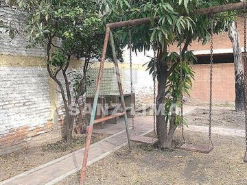 EL CHINACO: AMPLIA PROPIEDAD CON ALBERCA,  ÁREAS RECREATIVAS  Y JARDIN.