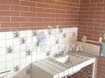 EL CHINACO: AMPLIA PROPIEDAD CON ALBERCA,  ÁREAS RECREATIVAS  Y JARDIN.