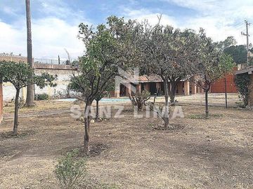 EL CHINACO: AMPLIA PROPIEDAD CON ALBERCA,  ÁREAS RECREATIVAS  Y JARDIN.