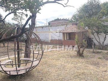 EL CHINACO: AMPLIA PROPIEDAD CON ALBERCA,  ÁREAS RECREATIVAS  Y JARDIN.