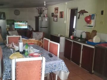 Casa de un piso, con amplio terreno, en Avda. Colón