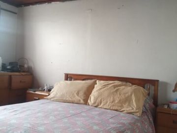Casa de un piso, con amplio terreno, en Avda. Colón