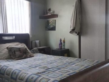 Casa de un piso, con amplio terreno, en Avda. Colón