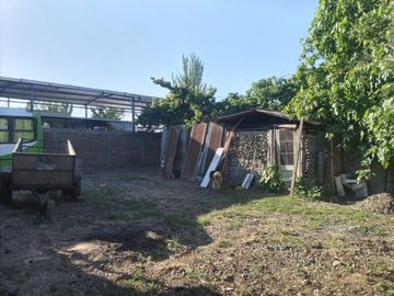 Casa de un piso, con amplio terreno, en Avda. Colón