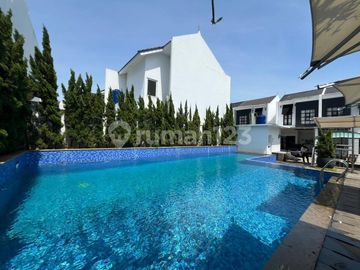 Rumah Cantik 2 Lantai di Gandul - Lokasi Strategis & Siap Huni