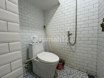 Rumah Cantik 2 Lantai di Gandul - Lokasi Strategis & Siap Huni