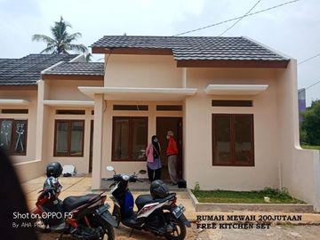 FREE KITCHEN SET RUMAH 200JTAN LOKASI DEKAT JALAN RAYA BOMANG