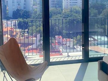 Departamento con 3 balcones, zona flexible, alberca en rooftop, parque central