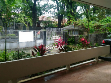 Dijual Rumah Strategis Ditengah Kota Bandung Lt. 616 m²  Lb. 375 m²  SHM Nyaman Dan Asri