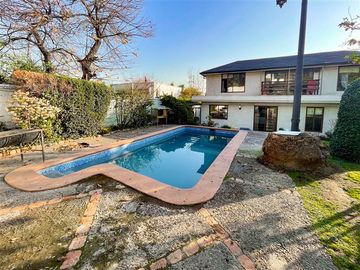 Casa en venta de 5 dorm. en Las Condes