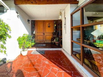 Casa en venta de 5 dorm. en Las Condes