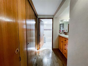 Casa en venta de 5 dorm. en Las Condes