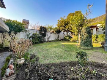 Casa en venta de 5 dorm. en Las Condes