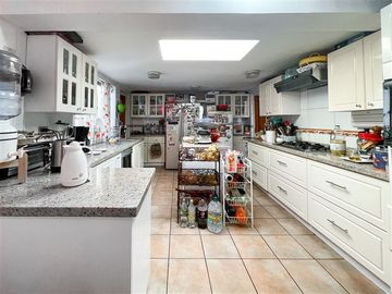 Casa en venta de 5 dorm. en Las Condes