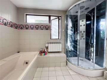 Casa en venta de 5 dorm. en Las Condes